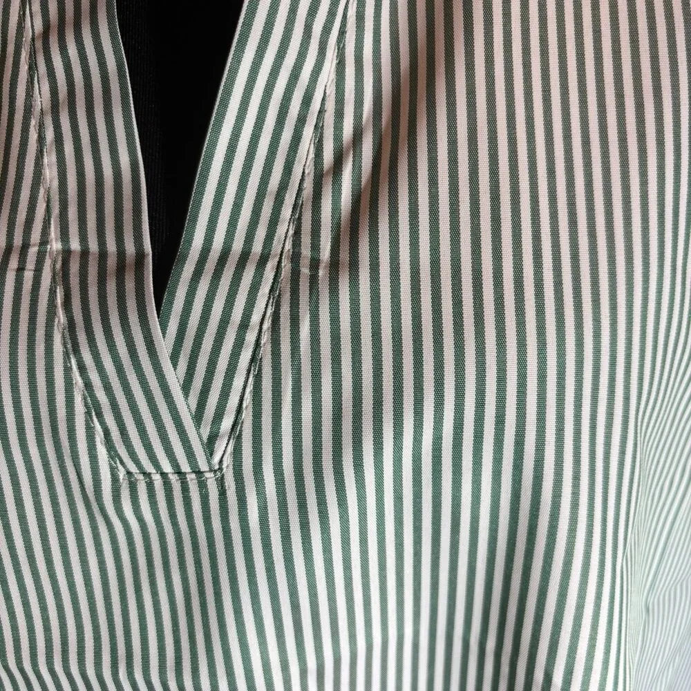 NWOT Sleeveless Green White Tunic V-Neck Striped Top - Picture 3 of 9